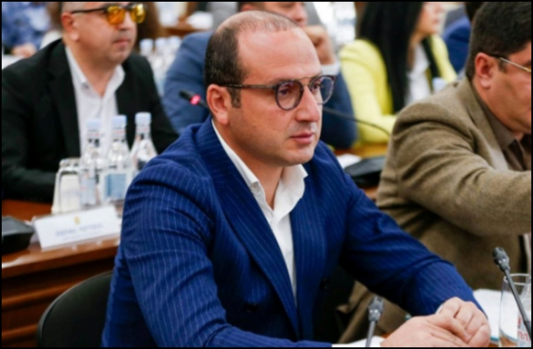 Թելից է կախված Ավինյանի՝ աթոռին մնալը